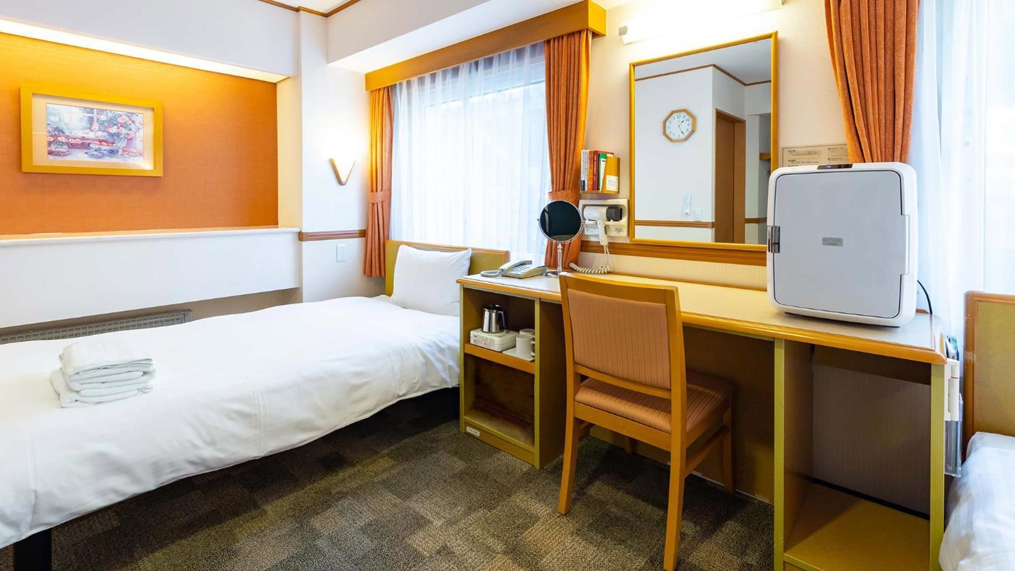 Toyoko Inn Chiba Minato Ekimae Rum bild